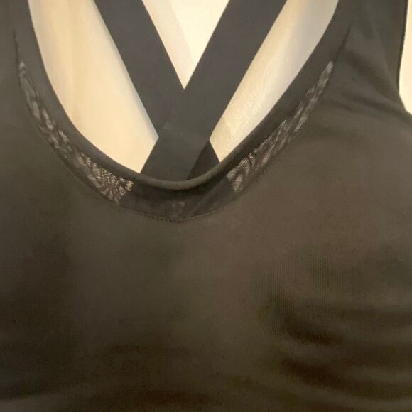 Victoria’s Secret sports bra, women’s size small - Picture 4 of 8